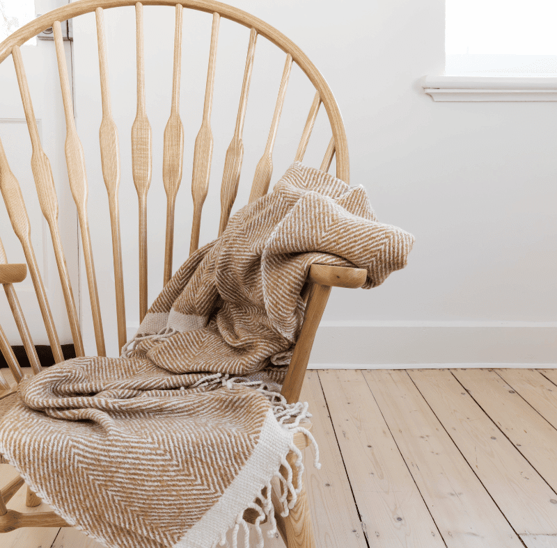 10 Country Style Living Room Chairs and Where to Find Them