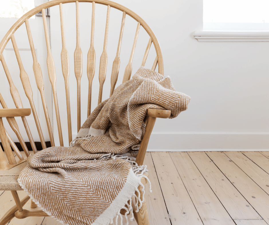 10 Country Style Living Room Chairs and Where to Find Them ...