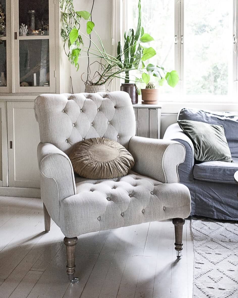 10 Country Style Living Room Chairs and Where to Find Them