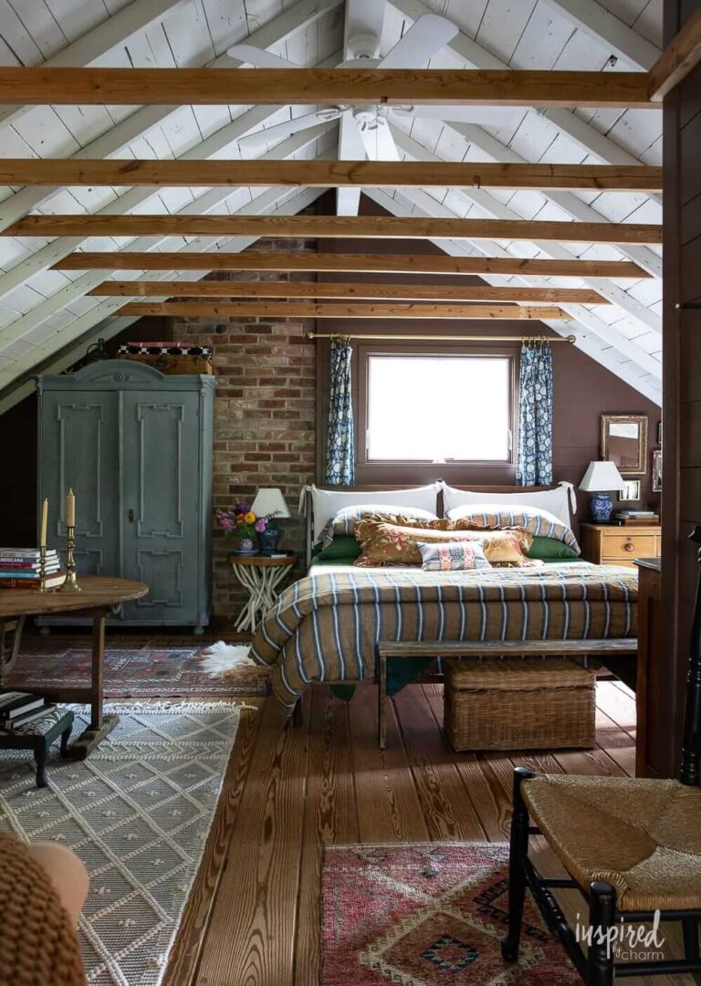 View of 20 Best Mountain Cabin Decor Ideas for a Cozy Home - Romanticizing Rachel