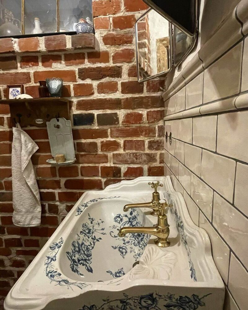 17 Perfect French Cottage Bathroom Ideas for Small Bathrooms ...