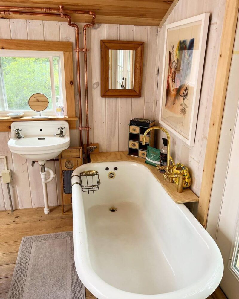 20 Cozy Cabin Bathroom Ideas for Small Bathrooms - Romanticizing Rachel