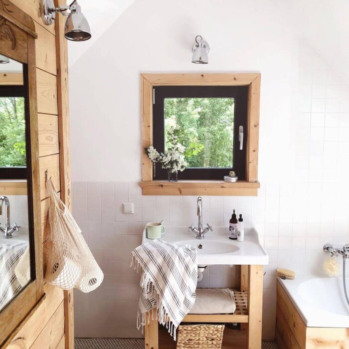 20 Cozy Cabin Bathroom Ideas for Small Bathrooms - Romanticizing Rachel