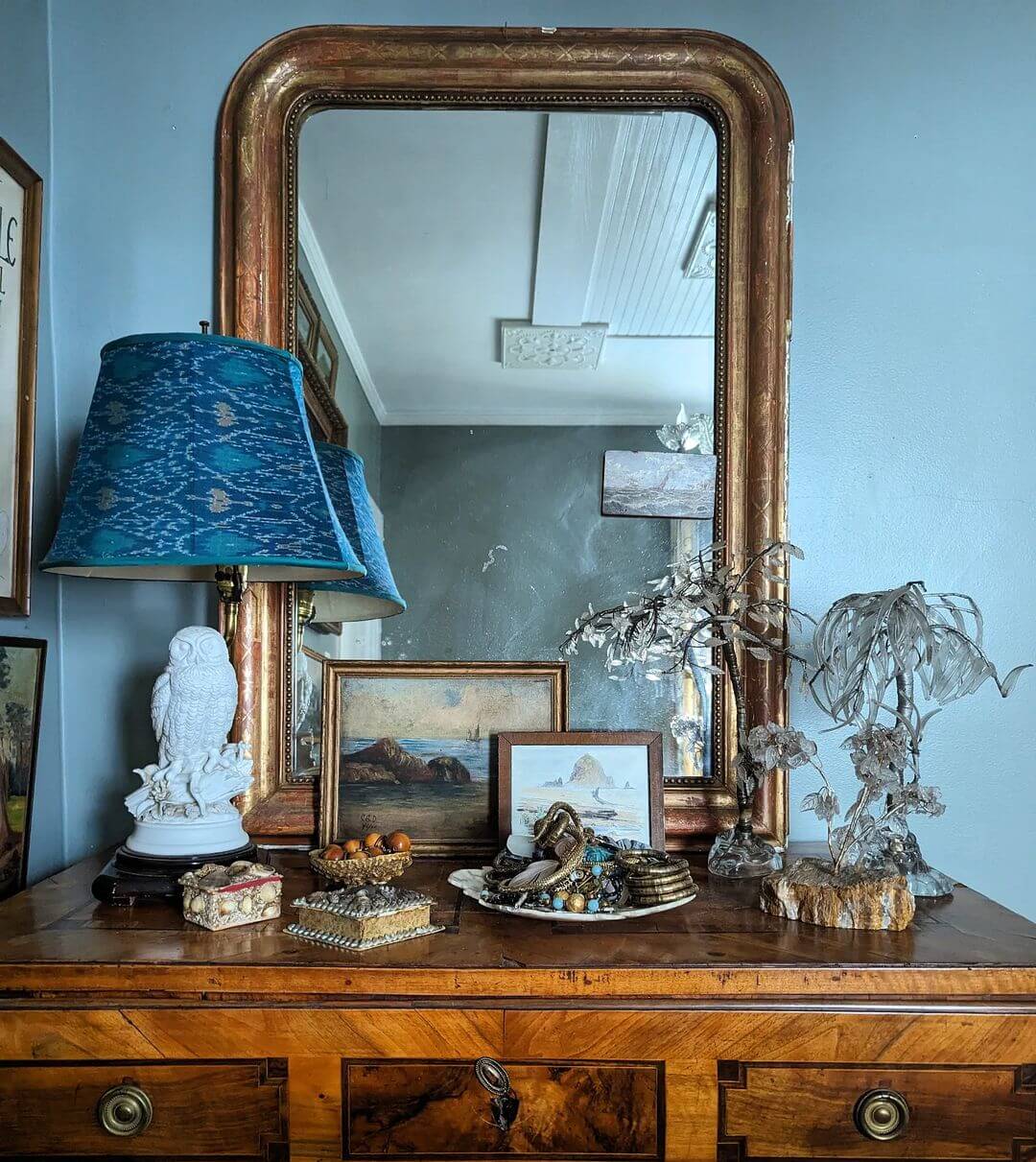 15 Rustic Top of Dresser Decor Ideas for a Stunning Vintage Bedroom ...