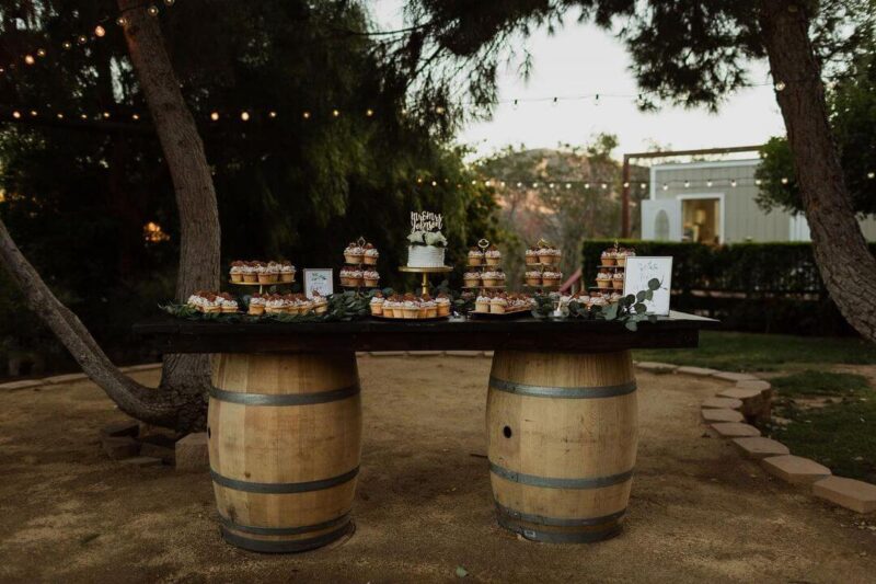 33 Beyond Beautiful Rustic Fall Wedding Ideas on a Budget - Romanticizing Rachel